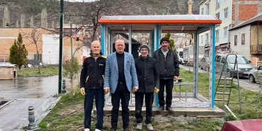 alucra-gazetesi-alucra-haberleri-giresun-haberleri-belediye-durakların-montajına-devam-ediyor