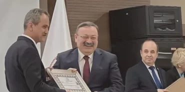 alucra-gazetesi-alucra-haberleri-giresun-haberleri-il-milli-egitim-muduru-odul-aldi