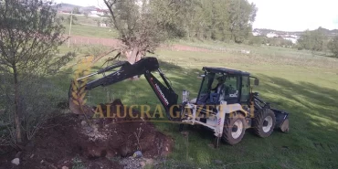 alucra-gazetesi-alucra-haberleri-giresun-haberleri-alucrada-dogalgaz-icin-ilk-kazma-vuruldu