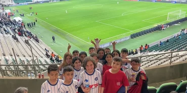 alucra-gazetesi-alucra-haberleri-giresun-haberleri-futbol-kursu-ogrencileri-giresunspor-macina-gitti