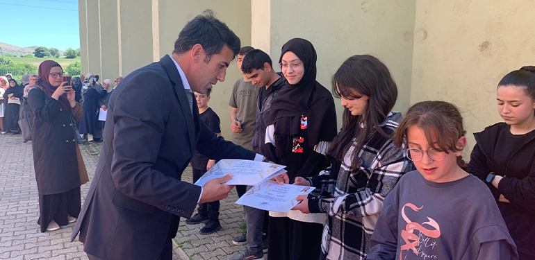 alucra gazetesi alucra haberleri giresun haberleri yil sonu sergisi 2 Alucra, Alucra Gazetesi, Alucra Haberleri