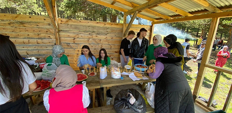 alucra gazetesi alucra haberleri giresun haberleri yurt mudurlugunden ogrencilere piknik 3 Alucra, Alucra Gazetesi, Alucra Haberleri