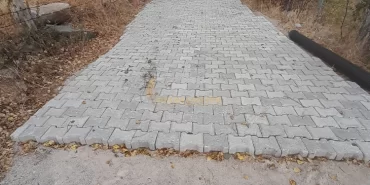 alucra-gazetesi-alucra-haberleri-giresun-haberleri-hacili-koyu-yollari-parke-taslari-ile-yapiliyor