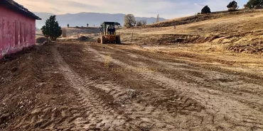 alucra-gazetesi-alucra-haberleri-giresun-haberleri-kokluce-koyune-hali-saha-yapiliyor