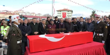 alucra-gazetesi-alucra-haberleri-giresun-haberleri-sehit-ismail-yazici-son-yolculuguna-ugurlandi