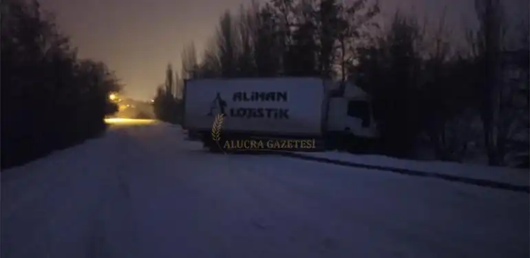 alucra gazetesi alucra haberleri giresun haberleri alucrada bir kamyon yoldan cikti 2 1 Alucra, Alucra Gazetesi, Alucra Haberleri