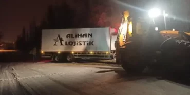 alucra-gazetesi-alucra-haberleri-giresun-haberleri-alucrada-bir-kamyon-yoldan-cikti