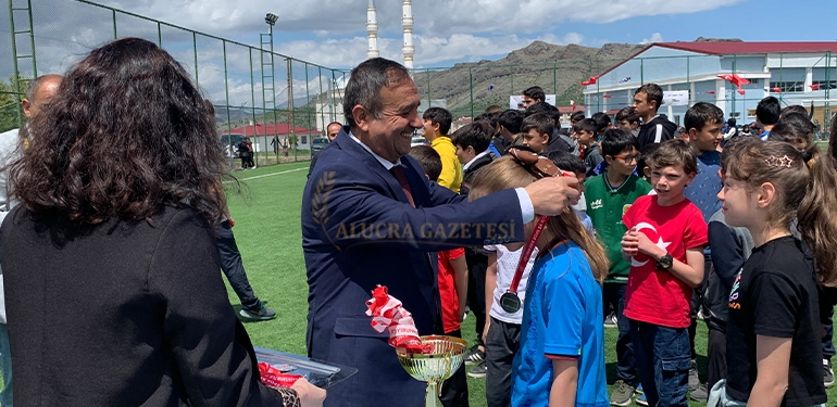 19 mayis alucrada cosku ile kutlandi 9 Alucra, Alucra Gazetesi, Alucra Haberleri