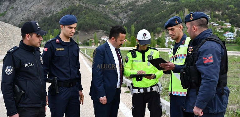 trafik haftasinda kaymakam sahin kontrol noktasinda 2 Alucra, Alucra Gazetesi, Alucra Haberleri