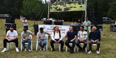 akcicek-koyu-2-kilim-festivali-cosku-ile-icra-edildi