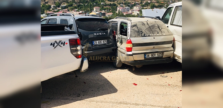 alucrada zincirleme trafik kazasi 1 yarali 6 Alucra, Alucra Gazetesi, Alucra Haberleri