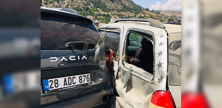 alucrada zincirleme trafik kazasi 1 yarali 7 Alucra, Alucra Gazetesi, Alucra Haberleri