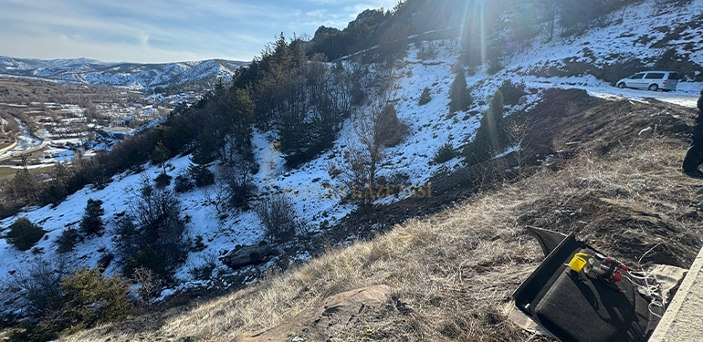 alucrada feci kaza arac 25 metre ucurumdan uctu 3 Alucra, Alucra Gazetesi, Alucra Haberleri