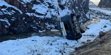 balcana-da-trafik-kazasi-arac-dere-yatagina-uctu