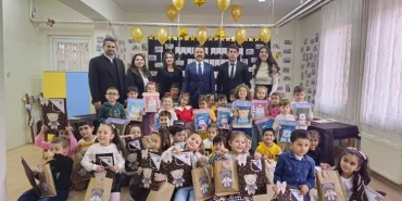 kaymakam-sahin-ogrencilerin-karne-heyecanina- ortak-oldu