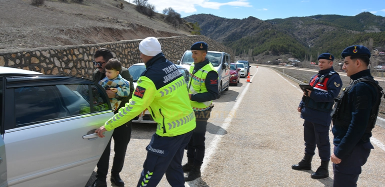 alucrada jandarmadan anlamli bayram uygulamasi 3 Alucra, Alucra Gazetesi, Alucra Haberleri