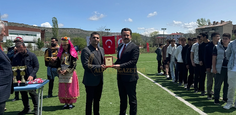 alucrada bu yilda 19 mayis coskuyla kutlandi 7 Alucra, Alucra Gazetesi, Alucra Haberleri