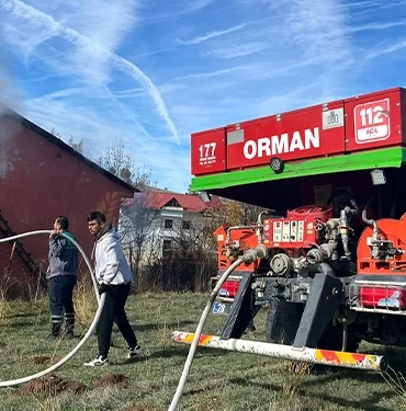 aktepe-koyunde-bacadan-cikan-yangin-korkuttu