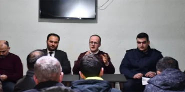 alucrada-kahvehane-sohbetleri-bilinclendiriyor