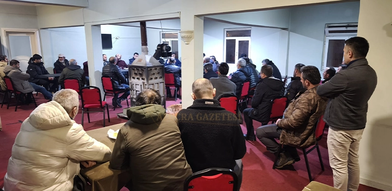 ALUCRA 'DA KAHVEHANE SOHBETLERİ BİLİNÇLENDİRİYOR Alucra, Alucra Gazetesi, Alucra Haberleri alucrada kahvehane sohbetleri bilinclendiriyor 4 Alucra, Alucra Gazetesi, Alucra Haberleri