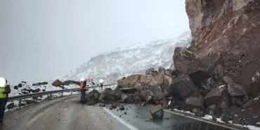 alucra-sebinkarahisar-yolunda-heyelan